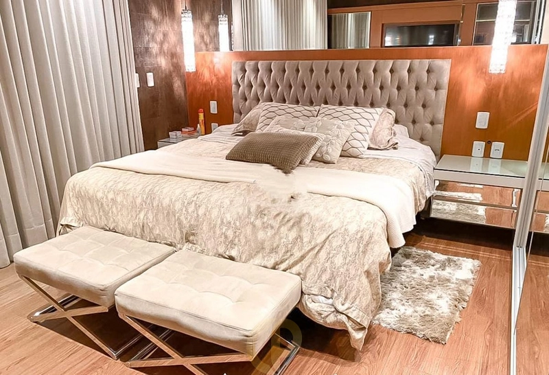 ✨ Casa espetacular com 560m², 5 suítes, piscina, adega e vendida 100% mobiliada! 🏡: 1ª foto da galeria de imagens do imóvel