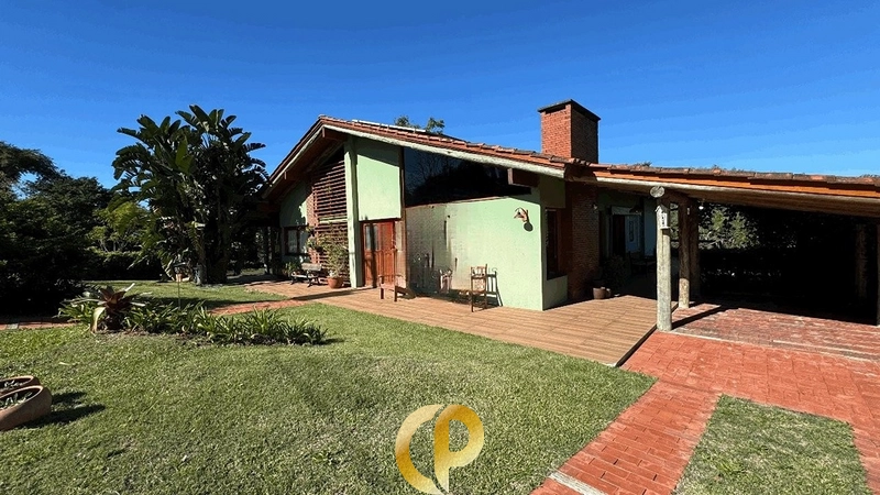 🌿 Casa rústica em meio à natureza com 300m², 3 dormitórios e terreno de 2.587m²! 🏡✨: 1ª foto da galeria de imagens do imóvel
