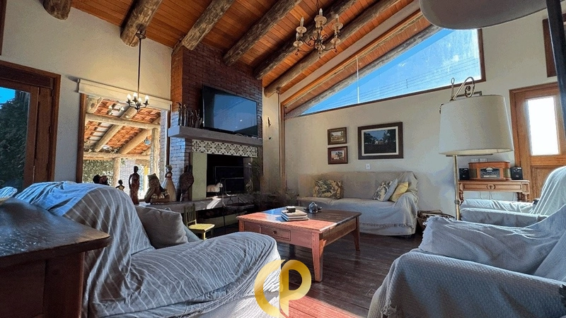 🌿 Casa rústica em meio à natureza com 300m², 3 dormitórios e terreno de 2.587m²! 🏡✨: 5ª foto da galeria de imagens do imóvel