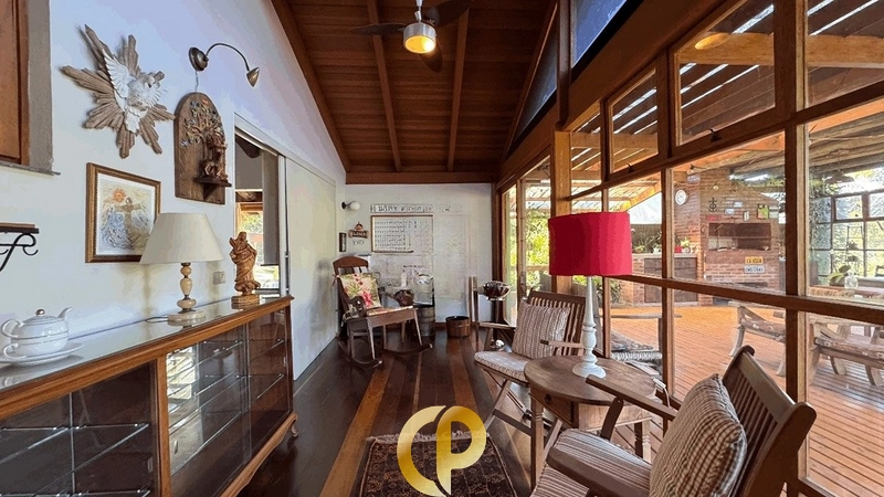 🌿 Casa rústica em meio à natureza com 300m², 3 dormitórios e terreno de 2.587m²! 🏡✨: 8ª foto da galeria de imagens do imóvel