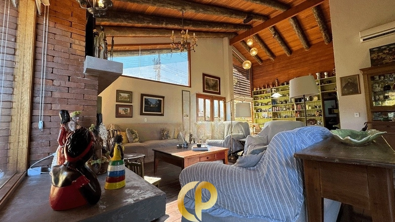 🌿 Casa rústica em meio à natureza com 300m², 3 dormitórios e terreno de 2.587m²! 🏡✨: 6ª foto da galeria de imagens do imóvel
