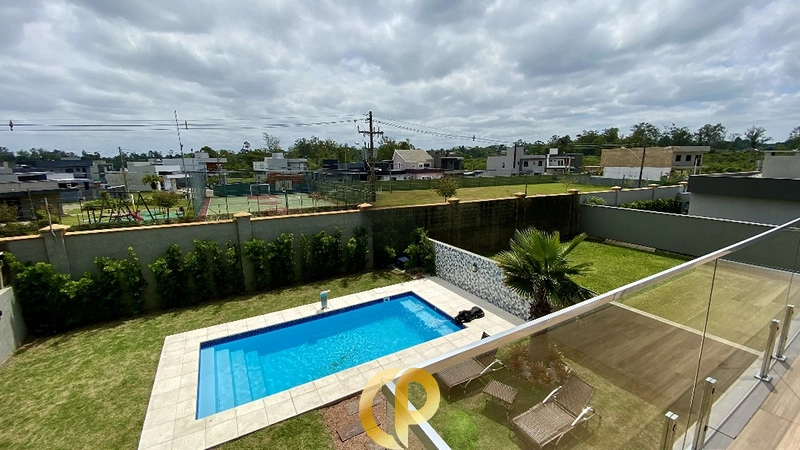 🏡 Casa imponente no Alphaville com 3 suítes, pé-direito duplo, piscina e espaço gourmet! ✨: 7ª foto da galeria de imagens do imóvel