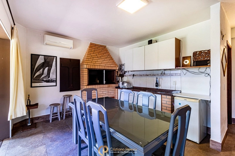 🏡 Casa ampla com 450m², 4 dormitórios, suíte máster, sala de jogos e espaço gourmet! ✨: 4ª foto da galeria de imagens do imóvel