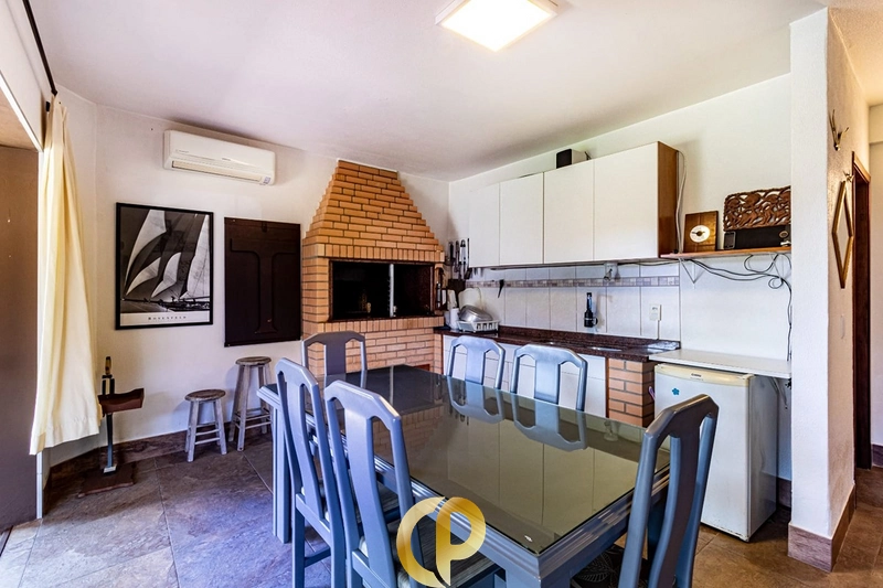 🏡 Casa ampla com 450m², 4 dormitórios, suíte máster, sala de jogos e espaço gourmet! ✨: 2ª foto da galeria de imagens do imóvel