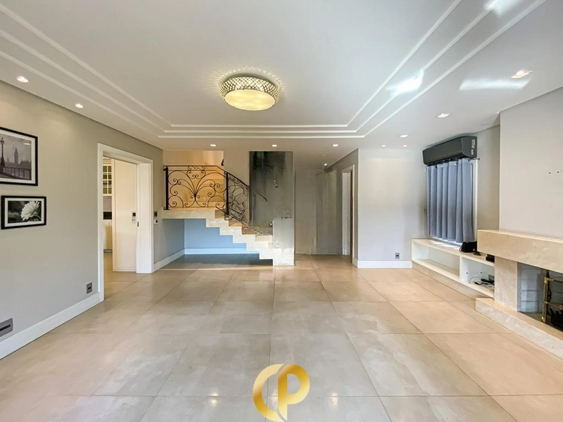 🏡 Casa clássica com 3 suítes, elevador, piso aquecido e espaço gourmet! ✨: 4ª foto da galeria de imagens do imóvel