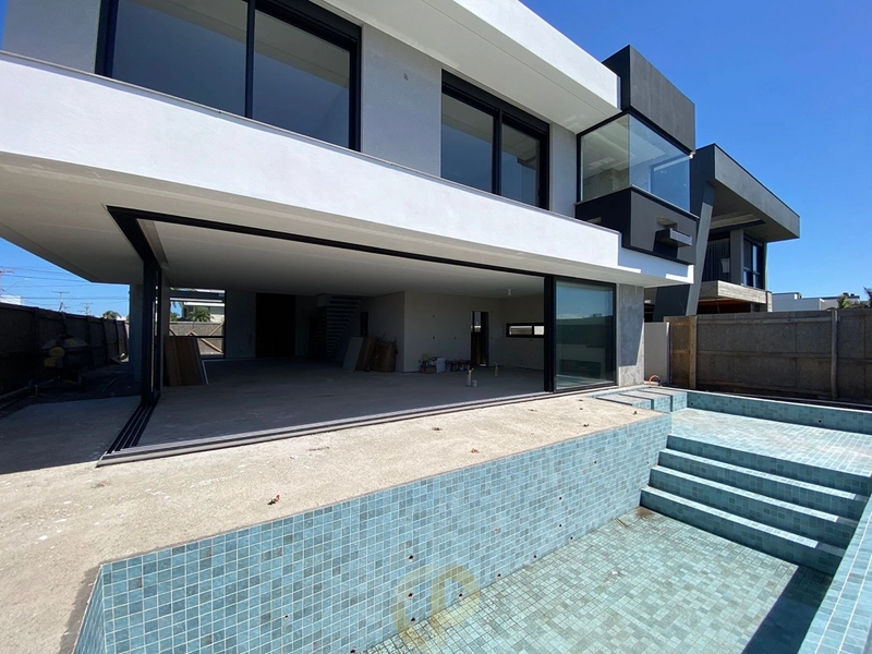 ✨ Residência exclusiva com 6 suítes no Condomínio Enseada — sofisticação em cada detalhe: 5ª foto da galeria de imagens do imóvel