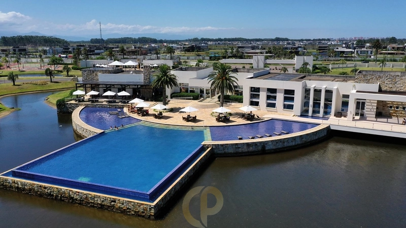 ✨ Residência exclusiva com 6 suítes no Condomínio Enseada — sofisticação em cada detalhe: 6ª foto da galeria de imagens do imóvel