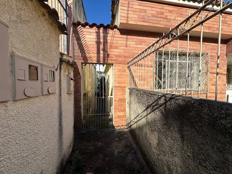 Casa com três quartos e uma vaga de garagem com quintal e sobrado em construção com entrada independente a venda no Bairu Juiz de Fora MG  por 470.000,00: 22ª foto da galeria de imagens do imóvel