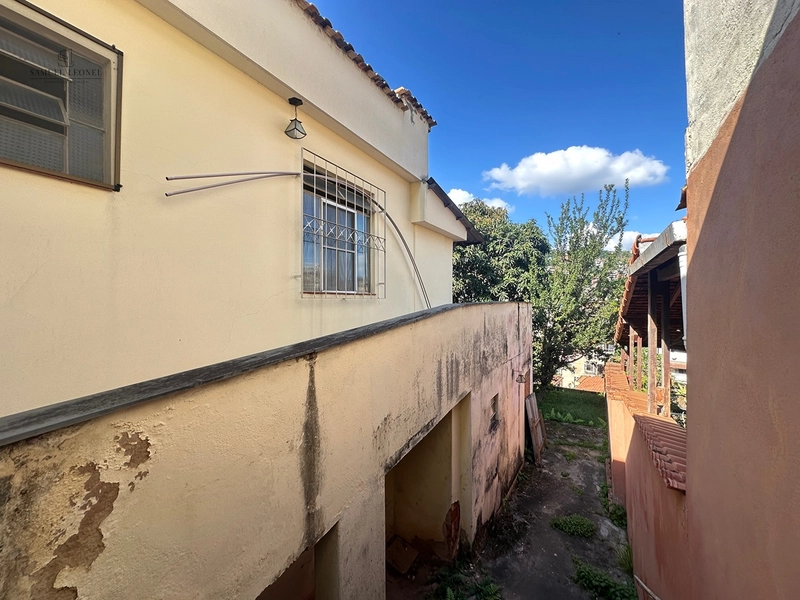Casa com três quartos e uma vaga de garagem com quintal e sobrado em construção com entrada independente a venda no Bairu Juiz de Fora MG  por 470.000,00: 5ª foto da galeria de imagens do imóvel