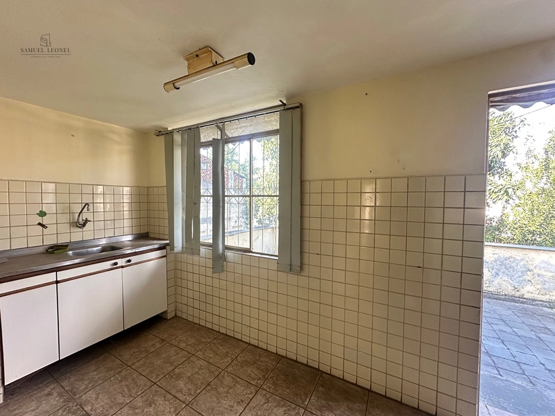 Casa com três quartos e uma vaga de garagem com quintal e sobrado em construção com entrada independente a venda no Bairu Juiz de Fora MG  por 470.000,00: 10ª foto da galeria de imagens do imóvel