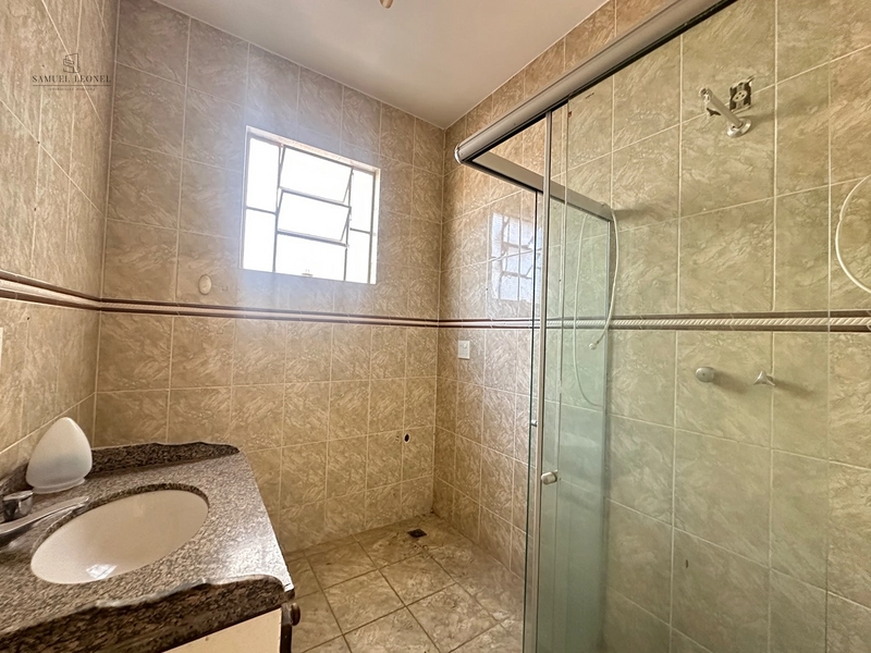 Casa com três quartos e uma vaga de garagem com quintal e sobrado em construção com entrada independente a venda no Bairu Juiz de Fora MG  por 470.000,00: 13ª foto da galeria de imagens do imóvel