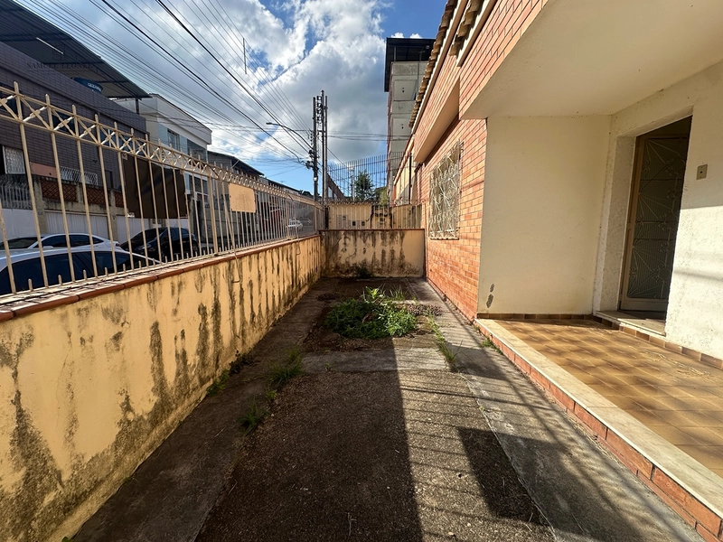 Casa com três quartos e uma vaga de garagem com quintal e sobrado em construção com entrada independente a venda no Bairu Juiz de Fora MG  por 470.000,00: 21ª foto da galeria de imagens do imóvel