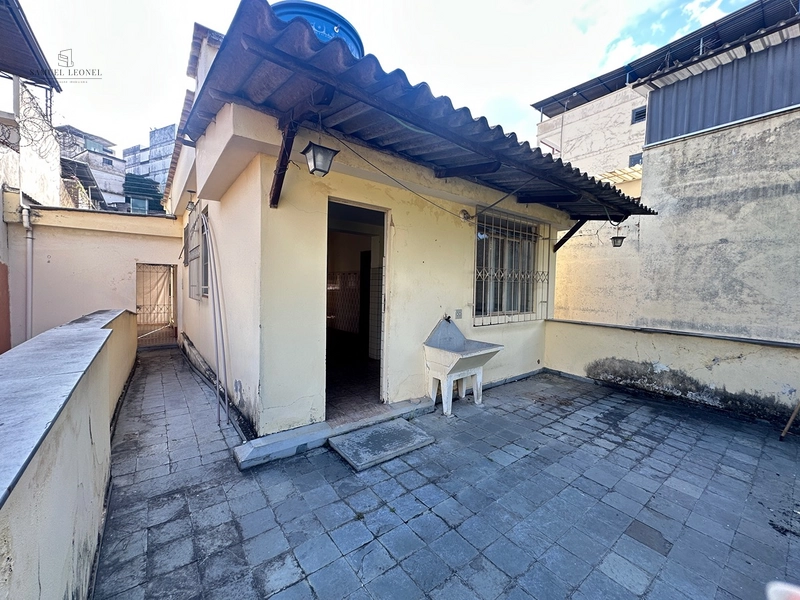 Casa com três quartos e uma vaga de garagem com quintal e sobrado em construção com entrada independente a venda no Bairu Juiz de Fora MG  por 470.000,00: 7ª foto da galeria de imagens do imóvel