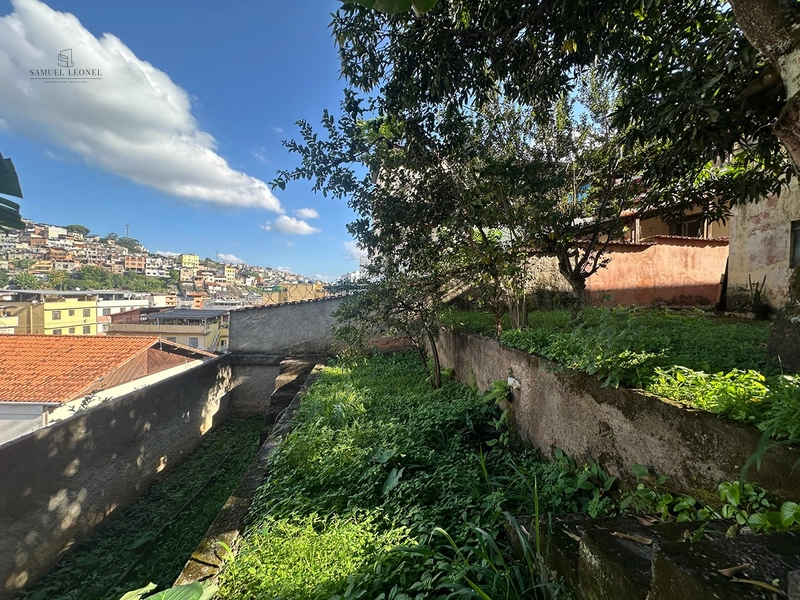 Casa com três quartos e uma vaga de garagem com quintal e sobrado em construção com entrada independente a venda no Bairu Juiz de Fora MG  por 470.000,00: 2ª foto da galeria de imagens do imóvel