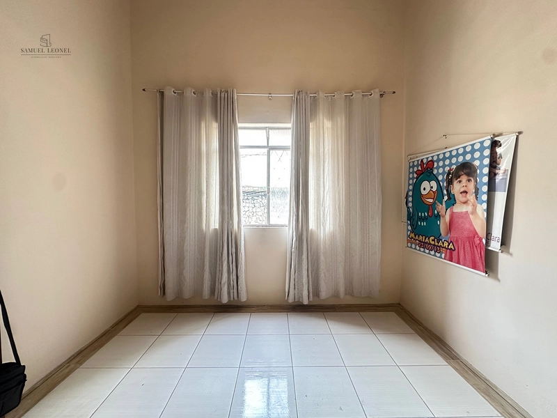 Casa antiga de quatro quartos a venda na principal rua do centro da cidade de Juiz de Fora MG : 2ª foto da galeria de imagens do imóvel