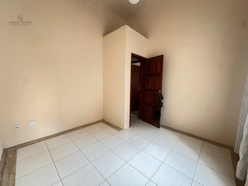 Casa antiga de quatro quartos a venda na principal rua do centro da cidade de Juiz de Fora MG : 3ª foto da galeria de imagens do imóvel