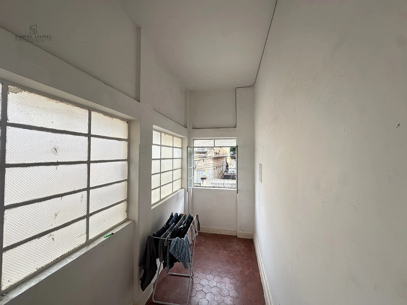 Casa antiga de quatro quartos a venda na principal rua do centro da cidade de Juiz de Fora MG : 6ª foto da galeria de imagens do imóvel