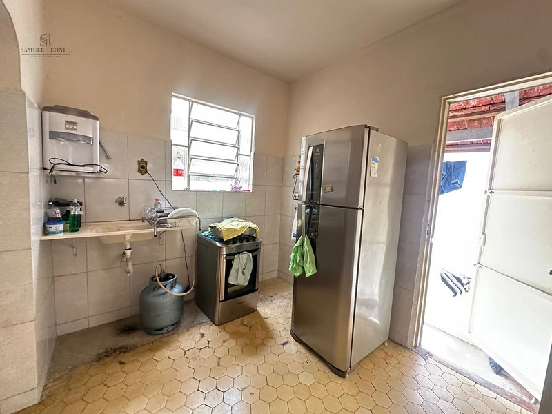 Casa antiga de quatro quartos a venda na principal rua do centro da cidade de Juiz de Fora MG : 12ª foto da galeria de imagens do imóvel