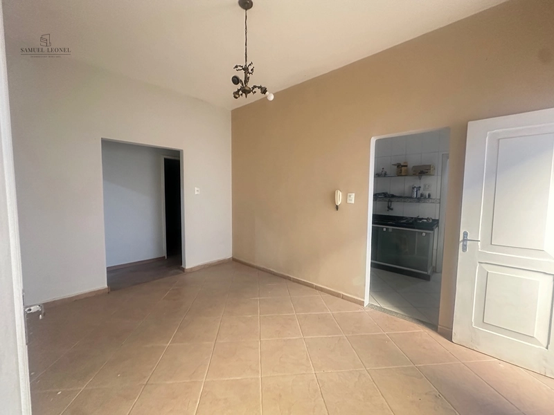 Casa com três amplos quartos dois banheiros, vaga de garagem e quintal a venda no bom pastor por 590.000,00: 9ª foto da galeria de imagens do imóvel
