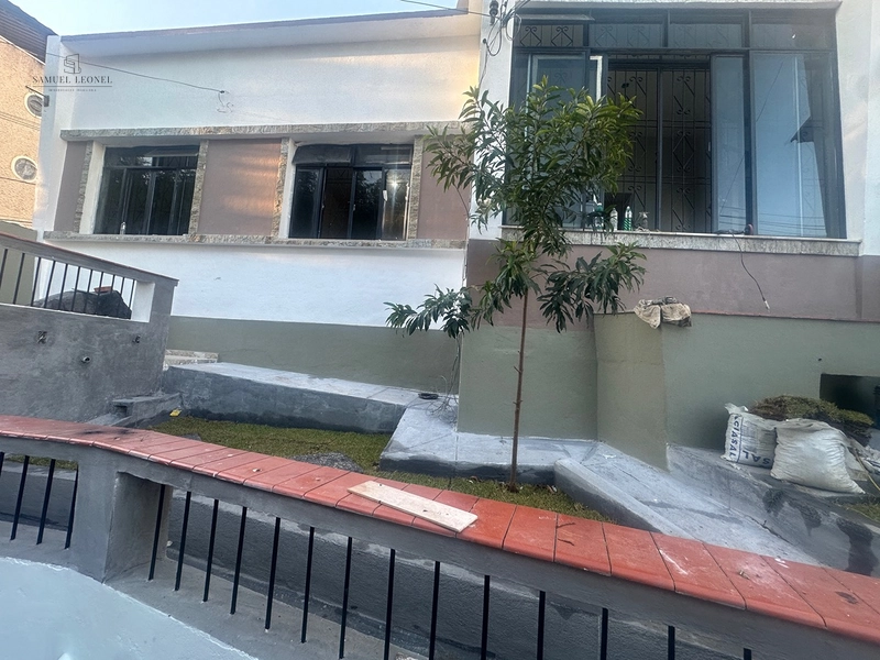 Casa com três amplos quartos dois banheiros, vaga de garagem e quintal a venda no bom pastor por 590.000,00: 2ª foto da galeria de imagens do imóvel