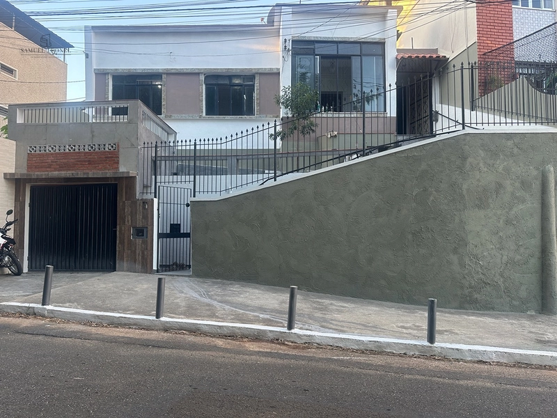 Casa com três amplos quartos dois banheiros, vaga de garagem e quintal a venda no bom pastor por 590.000,00: 1ª foto da galeria de imagens do imóvel