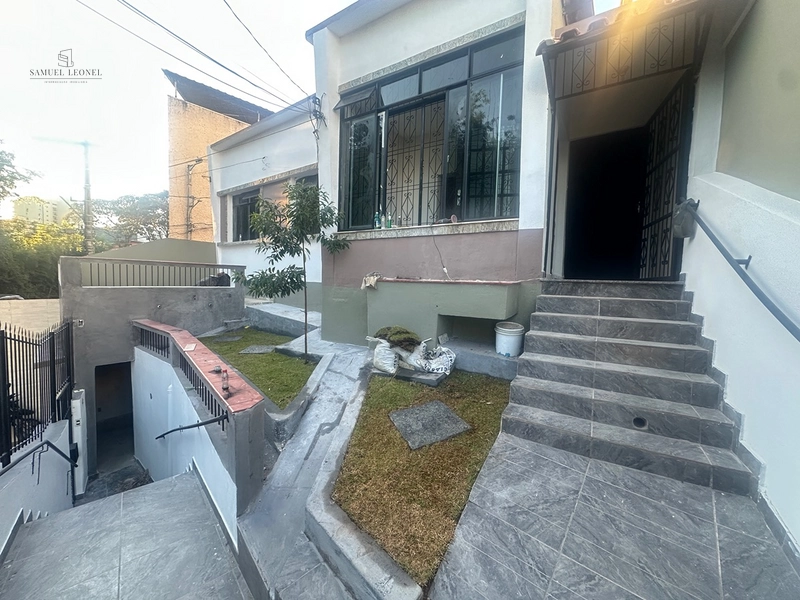 Casa com três amplos quartos dois banheiros, vaga de garagem e quintal a venda no bom pastor por 590.000,00: 3ª foto da galeria de imagens do imóvel