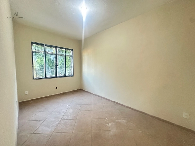 Casa com três amplos quartos dois banheiros, vaga de garagem e quintal a venda no bom pastor por 590.000,00: 5ª foto da galeria de imagens do imóvel