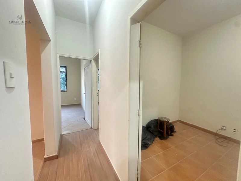 Casa com três amplos quartos dois banheiros, vaga de garagem e quintal a venda no bom pastor por 590.000,00: 8ª foto da galeria de imagens do imóvel