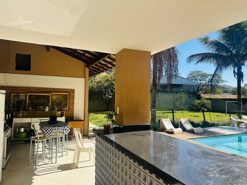 Casa à Venda no Parque das Palmeiras com 5 Quartos 2 Suítes Piscina e Área Gourmet em Juiz de Fora: 3ª foto da galeria de imagens do imóvel