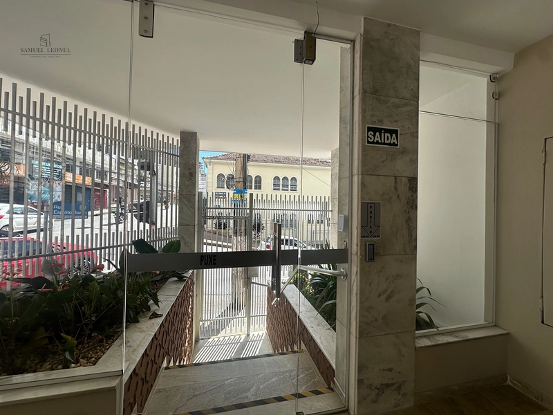 Apartamento de dois quartos e dois banheiros com elevador a venda no centro de Juiz de Fora por 220.000,00: 2ª foto da galeria de imagens do imóvel