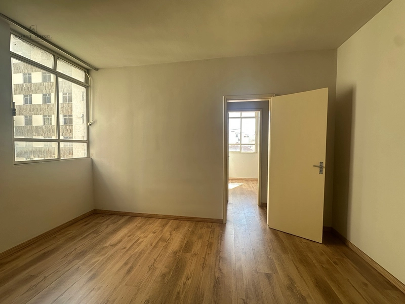 Apartamento de dois quartos e dois banheiros com elevador a venda no centro de Juiz de Fora por 220.000,00: 6ª foto da galeria de imagens do imóvel