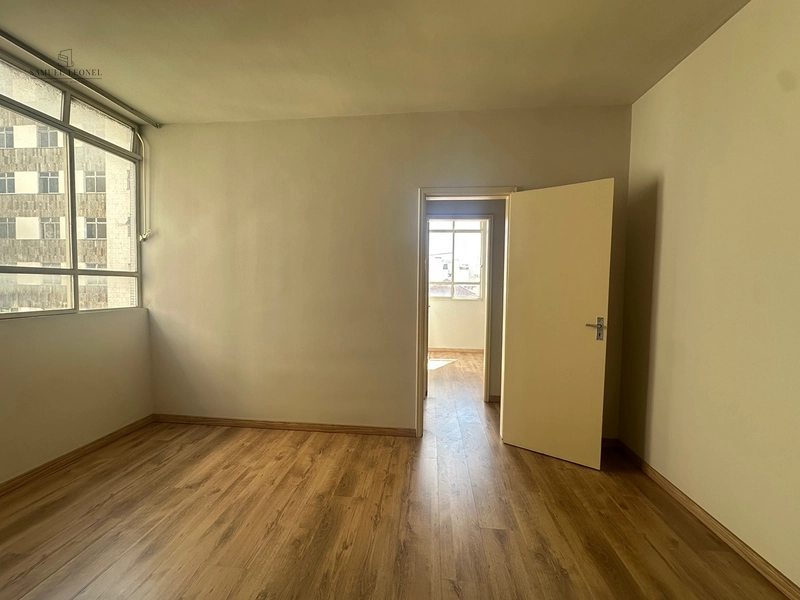 Apartamento de dois quartos e dois banheiros com elevador a venda no centro de Juiz de Fora por 220.000,00: 7ª foto da galeria de imagens do imóvel