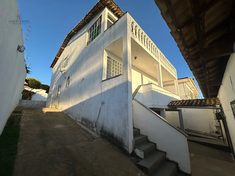 Casa duplex com três quartos três salas varanda grande à venda no bairro aeroporto : 2ª foto da galeria de imagens do imóvel