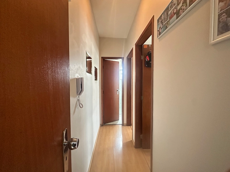 Apartamento de dois quartos e um banheiro e uma vaga e elevador à venda no centro de Juiz de Fora : 7ª foto da galeria de imagens do imóvel