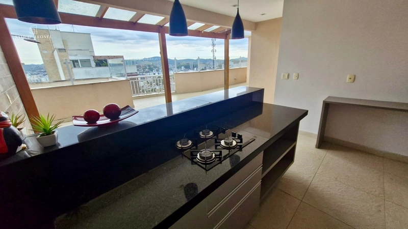 Cobertura duplex de três quartos, sendo um suíte, à venda no bairro Estrela Sul, em Juiz de Fora.: 3ª foto da galeria de imagens do imóvel