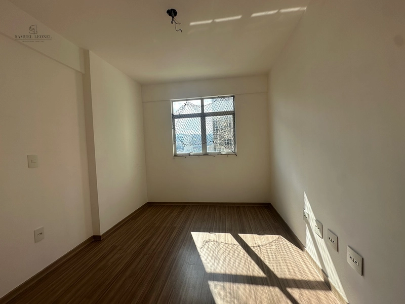 Apartamento de dois quartos um suíte com vaga e elevador à venda na avenida Rio Branco centro de Juiz de Fora : 29ª foto da galeria de imagens do imóvel