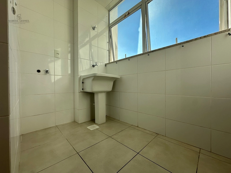 Apartamento de dois quartos um suíte com vaga e elevador à venda na avenida Rio Branco centro de Juiz de Fora : 10ª foto da galeria de imagens do imóvel