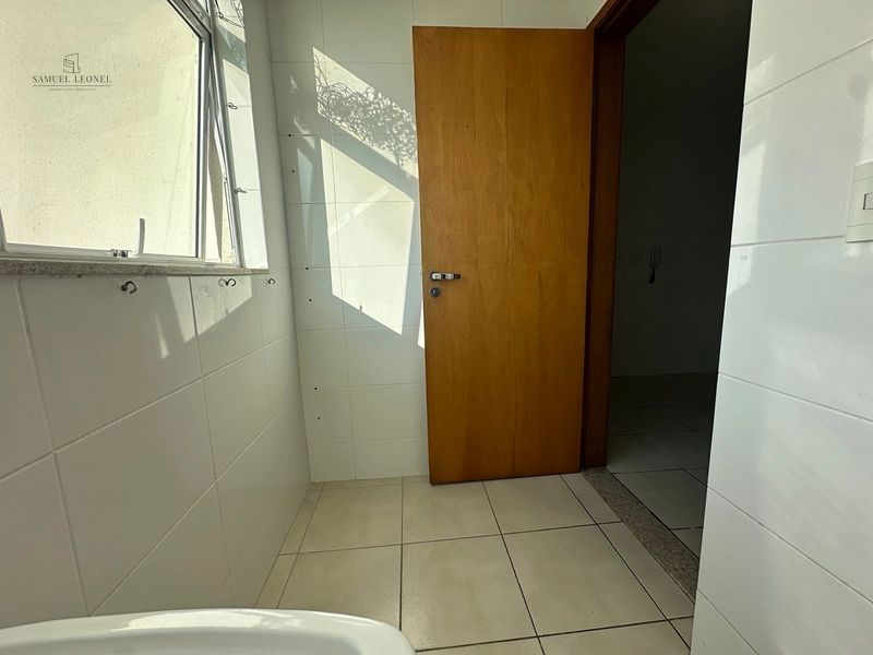 Apartamento de dois quartos um suíte com vaga e elevador à venda na avenida Rio Branco centro de Juiz de Fora : 11ª foto da galeria de imagens do imóvel