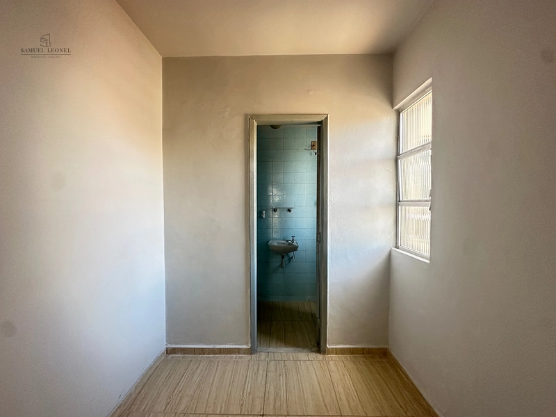 Apartamento de dois dormitórios e dois banheiros para venda no centro de Juiz de Fora com elevador e portaria 24h: 8ª foto da galeria de imagens do imóvel