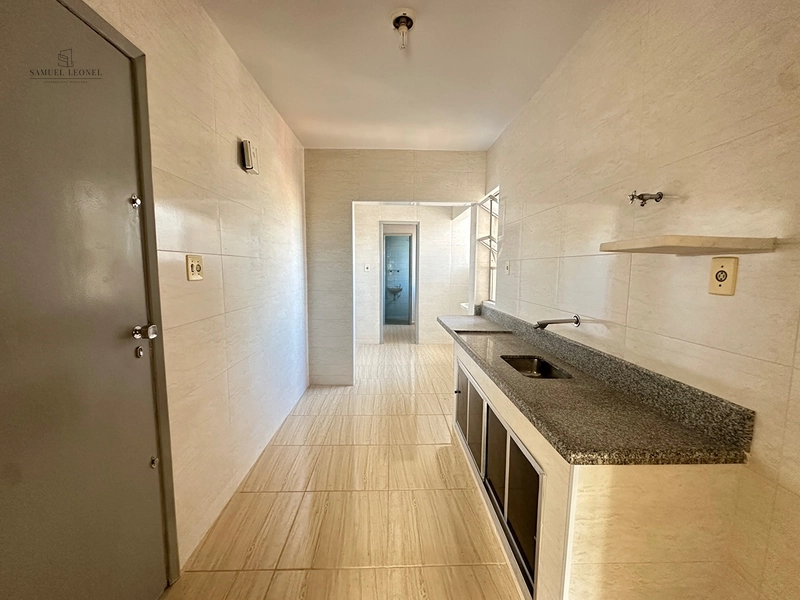 Apartamento de dois dormitórios e dois banheiros para venda no centro de Juiz de Fora com elevador e portaria 24h: 6ª foto da galeria de imagens do imóvel