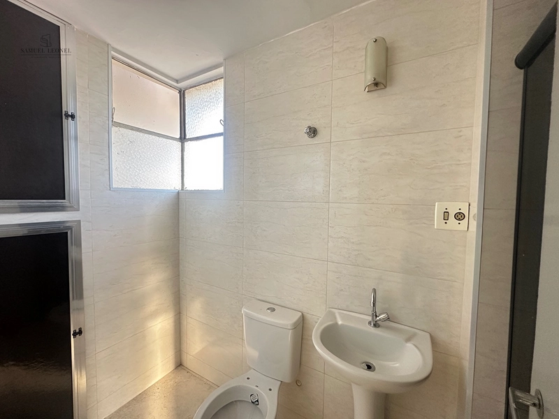 Apartamento de dois dormitórios e dois banheiros para venda no centro de Juiz de Fora com elevador e portaria 24h: 17ª foto da galeria de imagens do imóvel