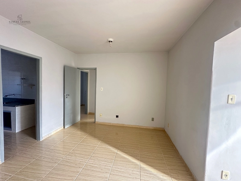 Apartamento de dois dormitórios e dois banheiros para venda no centro de Juiz de Fora com elevador e portaria 24h: 3ª foto da galeria de imagens do imóvel