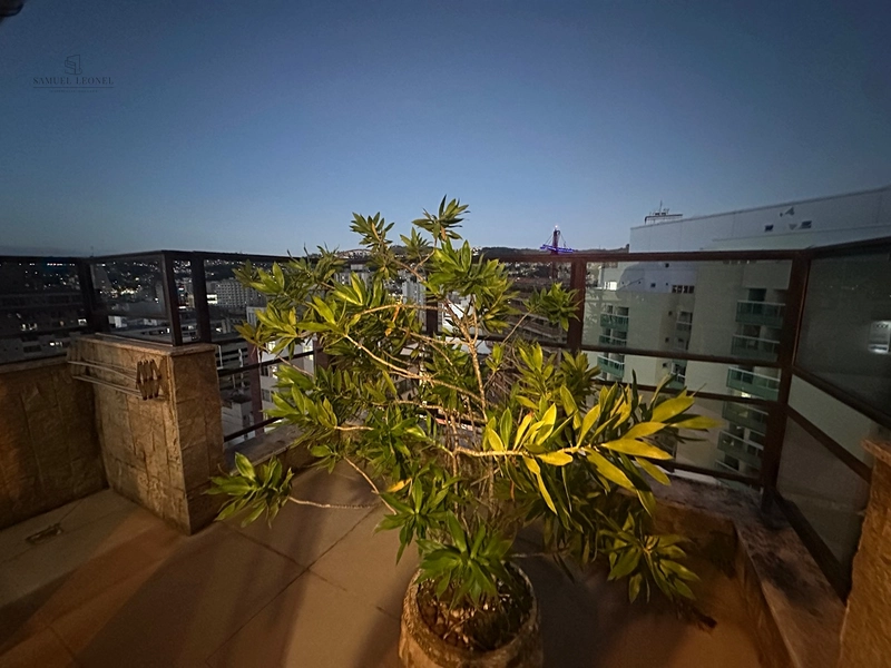 Cobertura duplex com todos móveis planejados e varanda gourmet com churrasqueira para venda no centro de Juiz de Fora : 5ª foto da galeria de imagens do imóvel