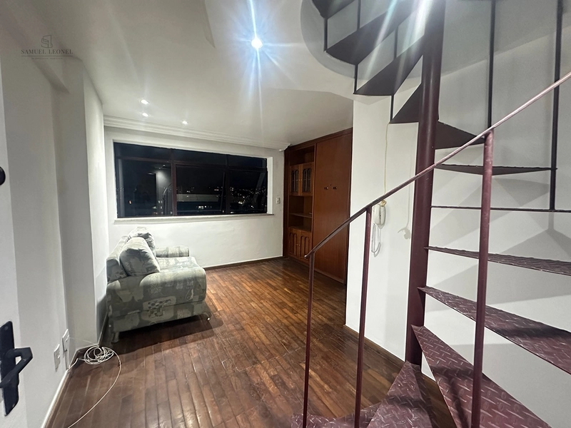 Cobertura duplex com todos móveis planejados e varanda gourmet com churrasqueira para venda no centro de Juiz de Fora : 11ª foto da galeria de imagens do imóvel