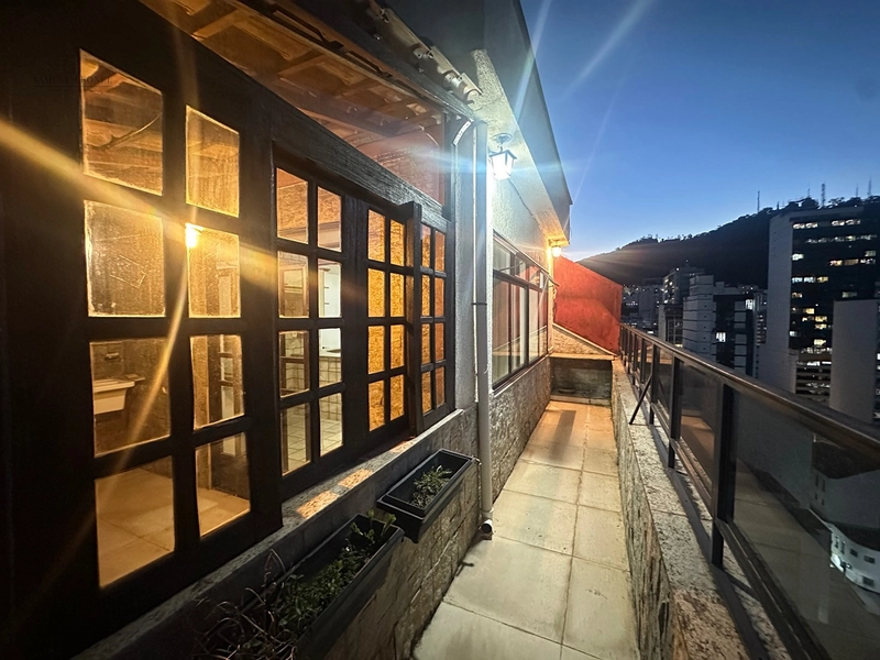 Cobertura duplex com todos móveis planejados e varanda gourmet com churrasqueira para venda no centro de Juiz de Fora : 3ª foto da galeria de imagens do imóvel