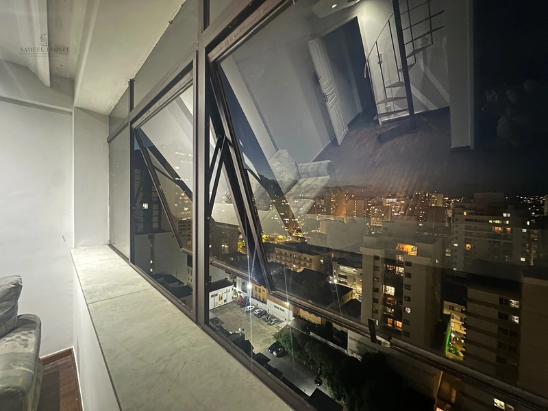 Cobertura duplex com todos móveis planejados e varanda gourmet com churrasqueira para venda no centro de Juiz de Fora : 17ª foto da galeria de imagens do imóvel