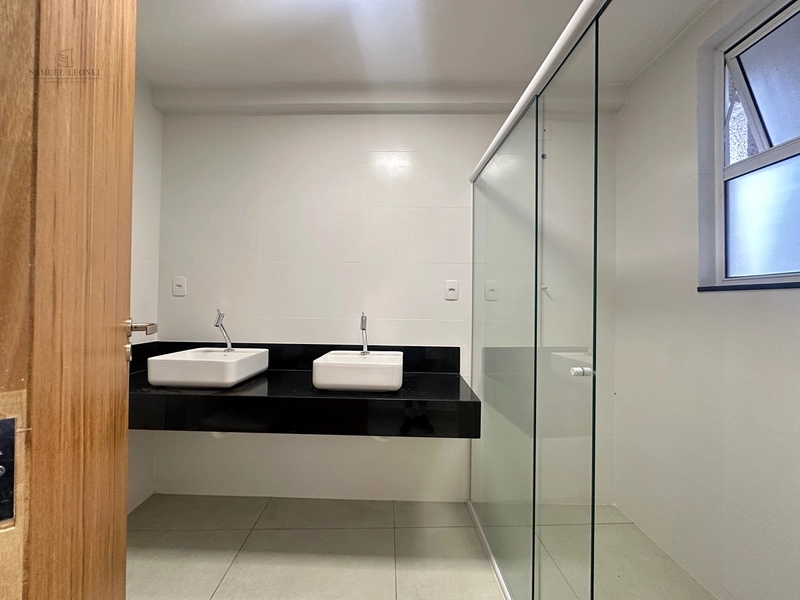 Apartamento de três quartos com dois banheiros todo reformado a venda na rua Santo Antônio Juiz de Fora MG: 13ª foto da galeria de imagens do imóvel