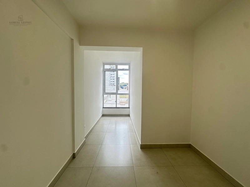 Apartamento de três quartos com dois banheiros todo reformado a venda na rua Santo Antônio Juiz de Fora MG: 11ª foto da galeria de imagens do imóvel