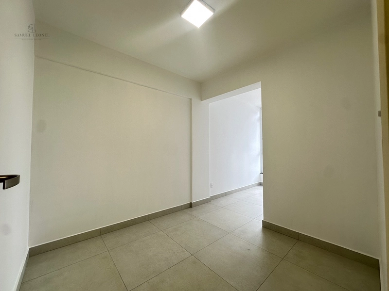 Apartamento de três quartos com dois banheiros todo reformado a venda na rua Santo Antônio Juiz de Fora MG: 10ª foto da galeria de imagens do imóvel