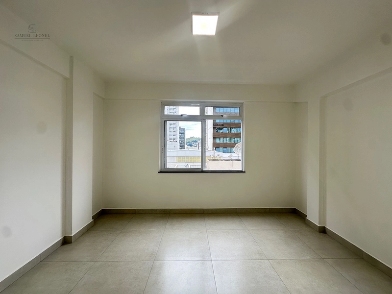 Apartamento de três quartos com dois banheiros todo reformado a venda na rua Santo Antônio Juiz de Fora MG: 17ª foto da galeria de imagens do imóvel